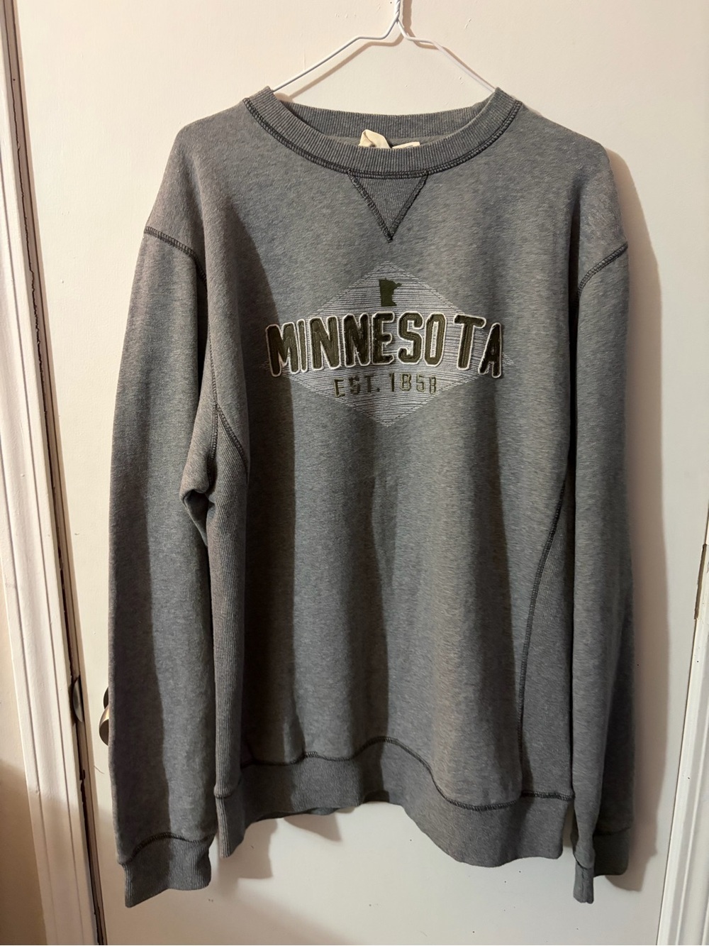 NWOT Women’s Blue 84 Large Minnesota Graphic Crewneck Gray Tote16